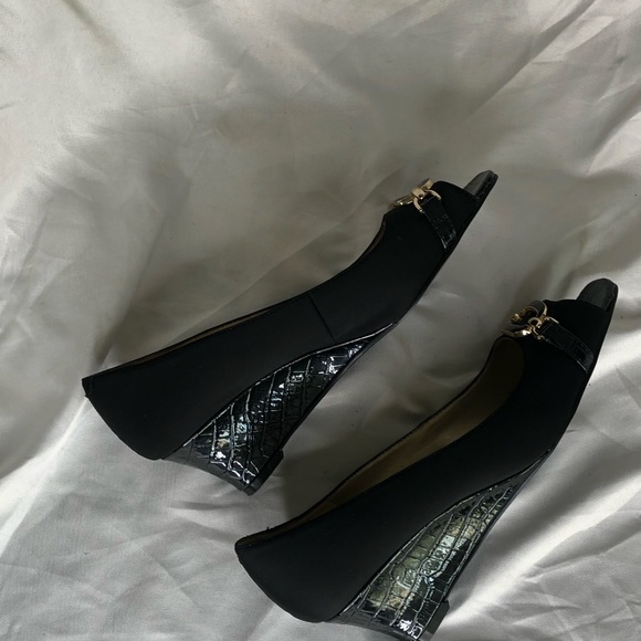 20. Bandolino Womens Wedge Heels Sz 7.5 - Picture 4 of 10